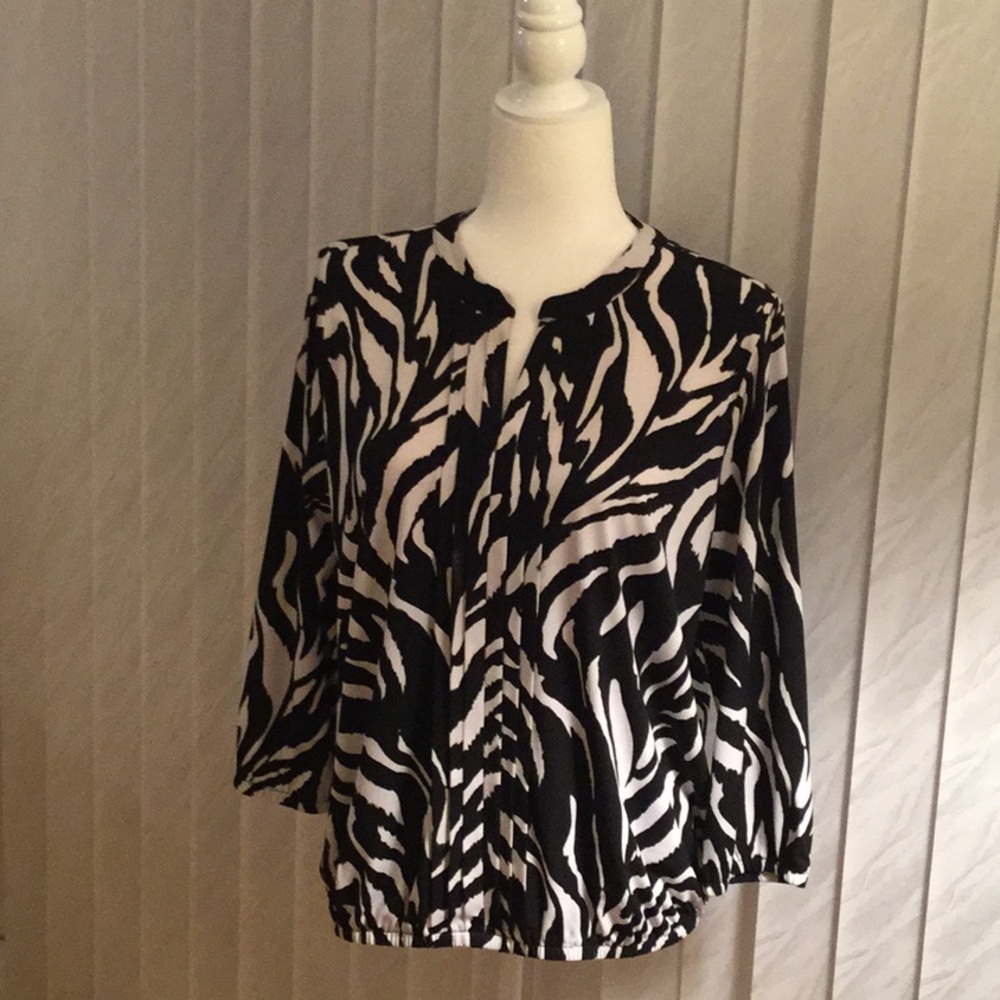 Black & White Top by Rafaella Size L. Like New.